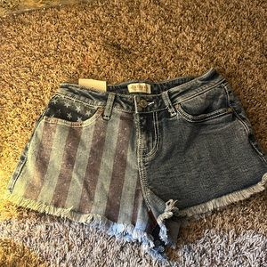 Shyanne women’s 25 American flag shorts